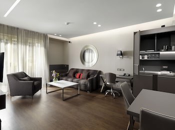 Holiday Suites galeri fotoğrafı