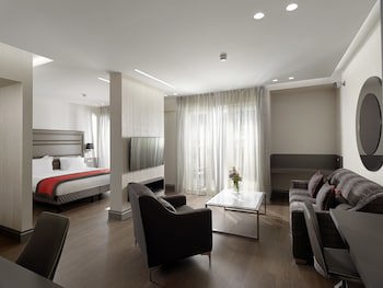 Holiday Suites galeri fotoğrafı