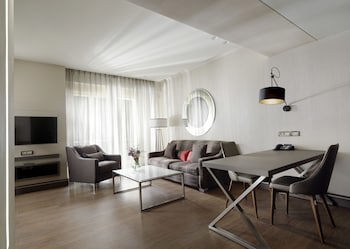 Holiday Suites fotoğrafı