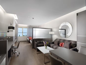 Holiday Suites galeri fotoğrafı