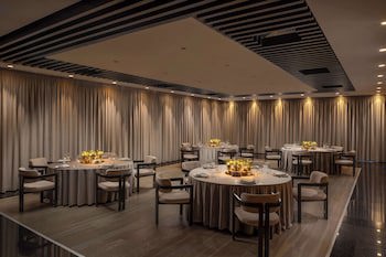 Radisson Blu Leogrand Hotel