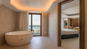 Ax Odycy Hotel