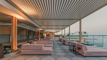 Ax Odycy Hotel
