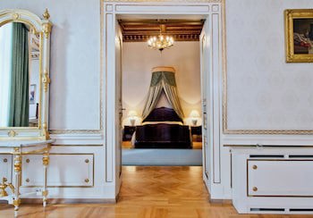 Grand Hotel