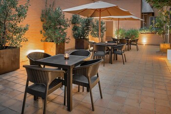 Ac Hotel Los Vascos By Marriott