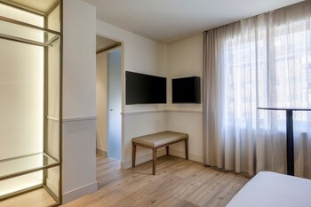 Ac Hotel Los Vascos By Marriott