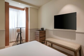 Ac Hotel Los Vascos By Marriott