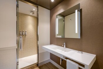 Ac Hotel Los Vascos By Marriott