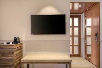 Ac Hotel Los Vascos By Marriott