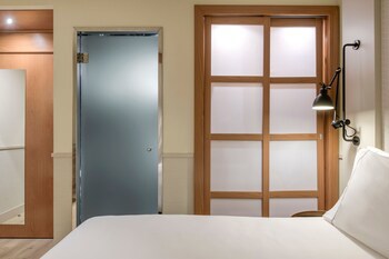 Ac Hotel Los Vascos By Marriott