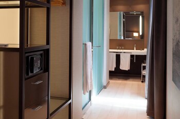 Ac Hotel Los Vascos By Marriott