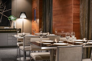 Ac Hotel Los Vascos By Marriott