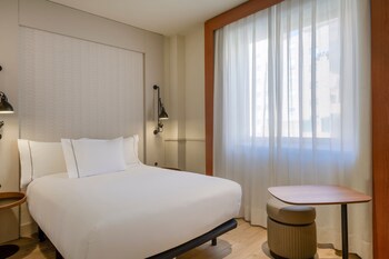 Ac Hotel Los Vascos By Marriott