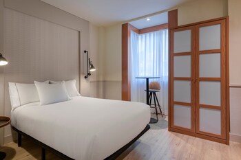 Ac Hotel Los Vascos By Marriott