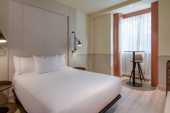 Ac Hotel Los Vascos By Marriott