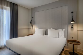 Ac Hotel Los Vascos By Marriott