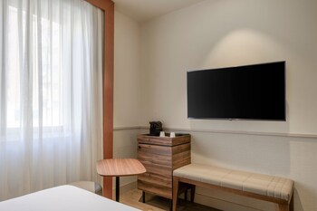 Ac Hotel Los Vascos By Marriott