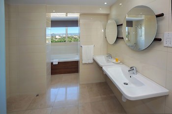 Nelia Beach Hotel & Spa fotoğrafı