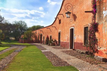 Hacienda Sepulveda Hotel & Spa