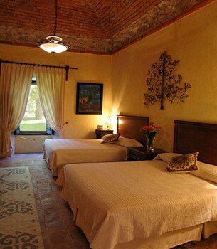 Hacienda Sepulveda Hotel & Spa
