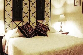 Hacienda Sepulveda Hotel & Spa