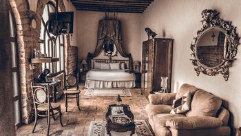 Hacienda Sepulveda Hotel & Spa
