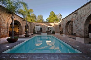 Hacienda Sepulveda Hotel & Spa