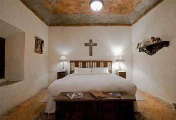 Hacienda Sepulveda Hotel & Spa