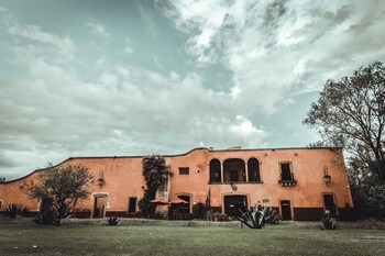 Hacienda Sepulveda Hotel & Spa