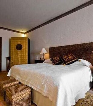 Hacienda Sepulveda Hotel & Spa