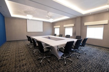 Cosuites Saltillo Hotel
