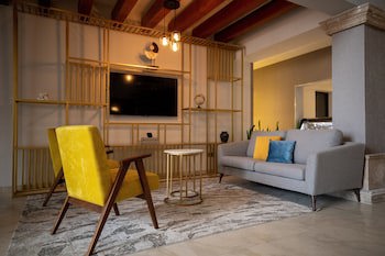 Cosuites Saltillo Hotel