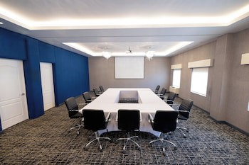 Cosuites Saltillo Hotel