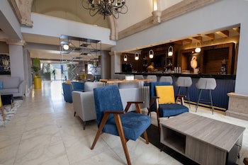 Cosuites Saltillo Hotel