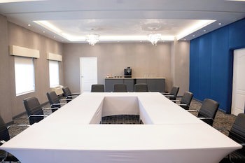 Cosuites Saltillo Hotel