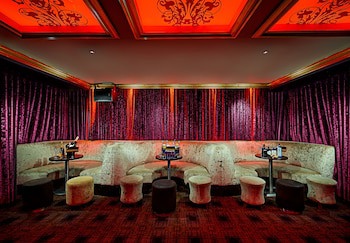 Queens Hotel And Nightclub