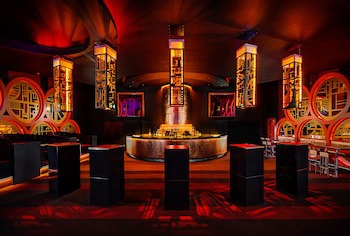 Queens Hotel And Nightclub
