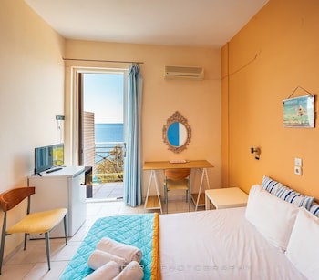 Kavos Bay Seafront Hotel galeri fotoğrafı