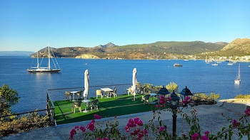 Kavos Bay Seafront Hotel