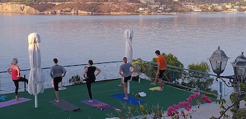 Kavos Bay Seafront Hotel galeri fotoğrafı