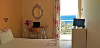 Kavos Bay Seafront Hotel fotoğrafı