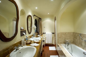 Serengeti Serena Safari Lodge