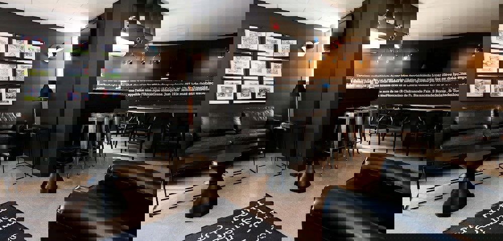 PoMo Hotel & Restaurant