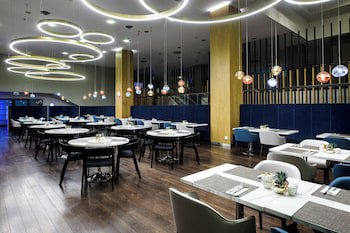 Courtyard By Marriott Warsaw Airport