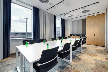 Courtyard By Marriott Warsaw Airport