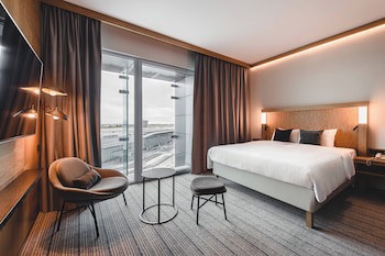 Courtyard By Marriott Warsaw Airport