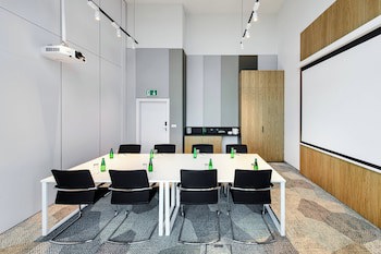 Courtyard By Marriott Warsaw Airport