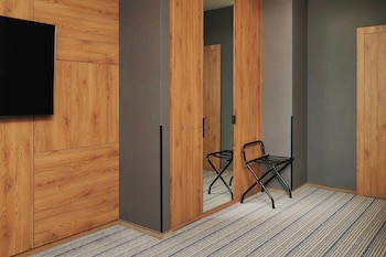 Courtyard By Marriott Warsaw Airport