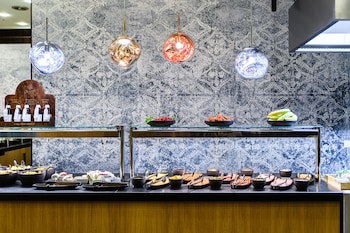 Courtyard By Marriott Warsaw Airport