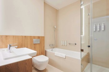 Courtyard By Marriott Warsaw Airport
